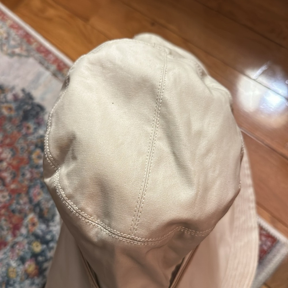 Cream colored rain bucket hat Obagi medical - Picture 3 of 8